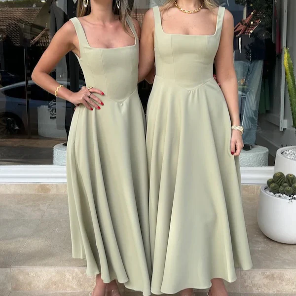 VESTIDO VIENA DE CUELLO CUADRADO